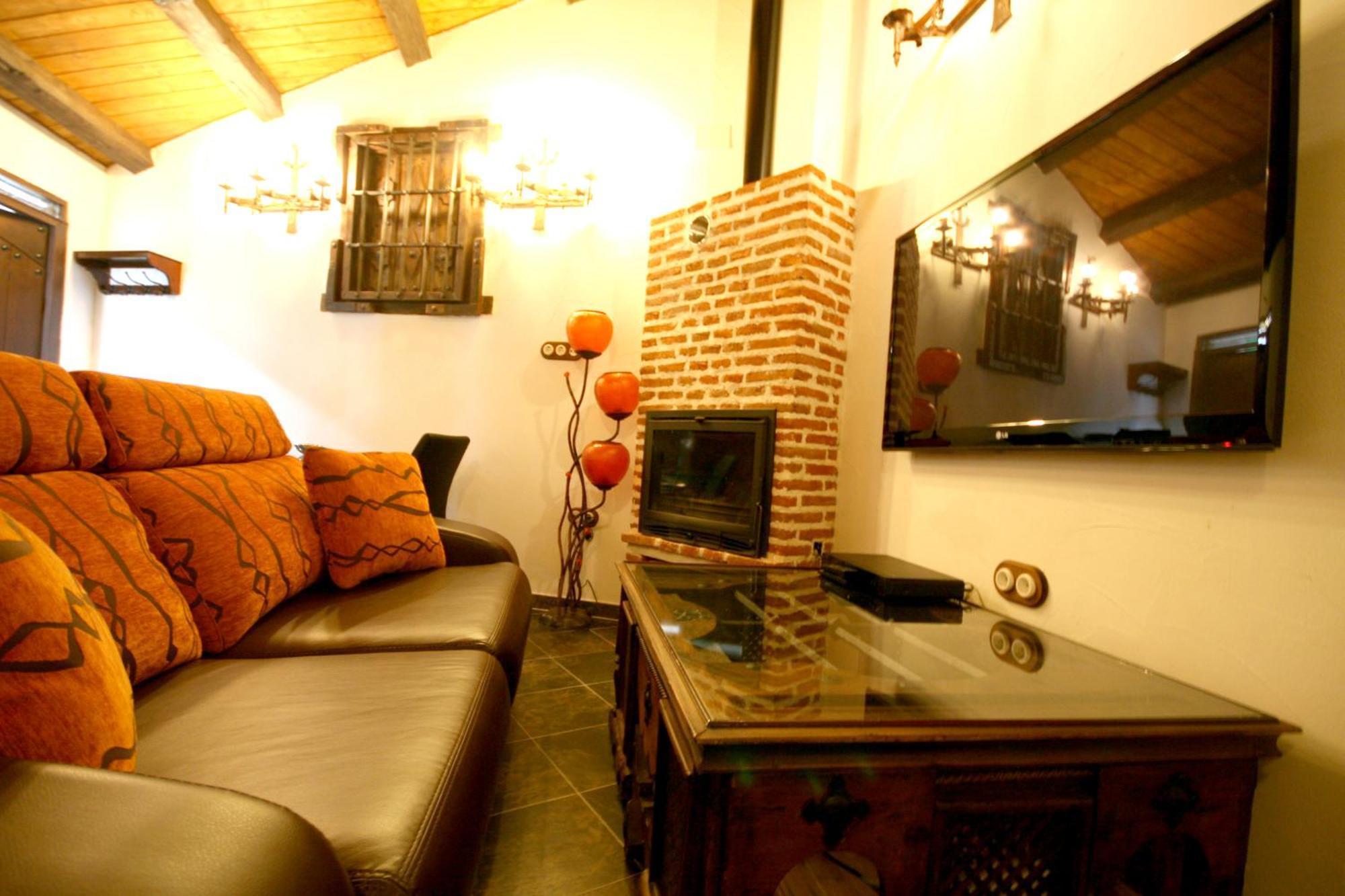 فيلا Casa De Cucu Navaluenga Ávila المظهر الخارجي الصورة